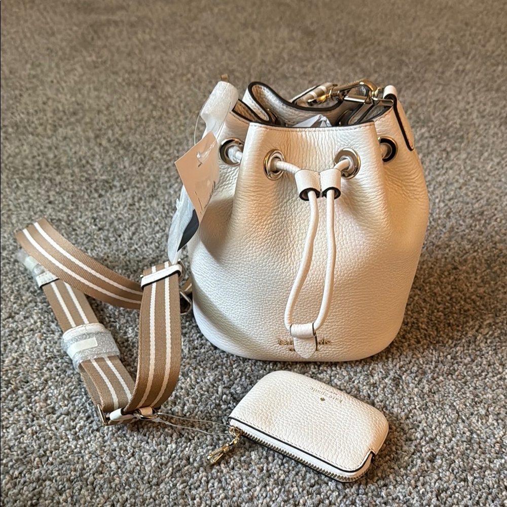 Kate Spade Parchment White Rosie
Bucket Crossbody